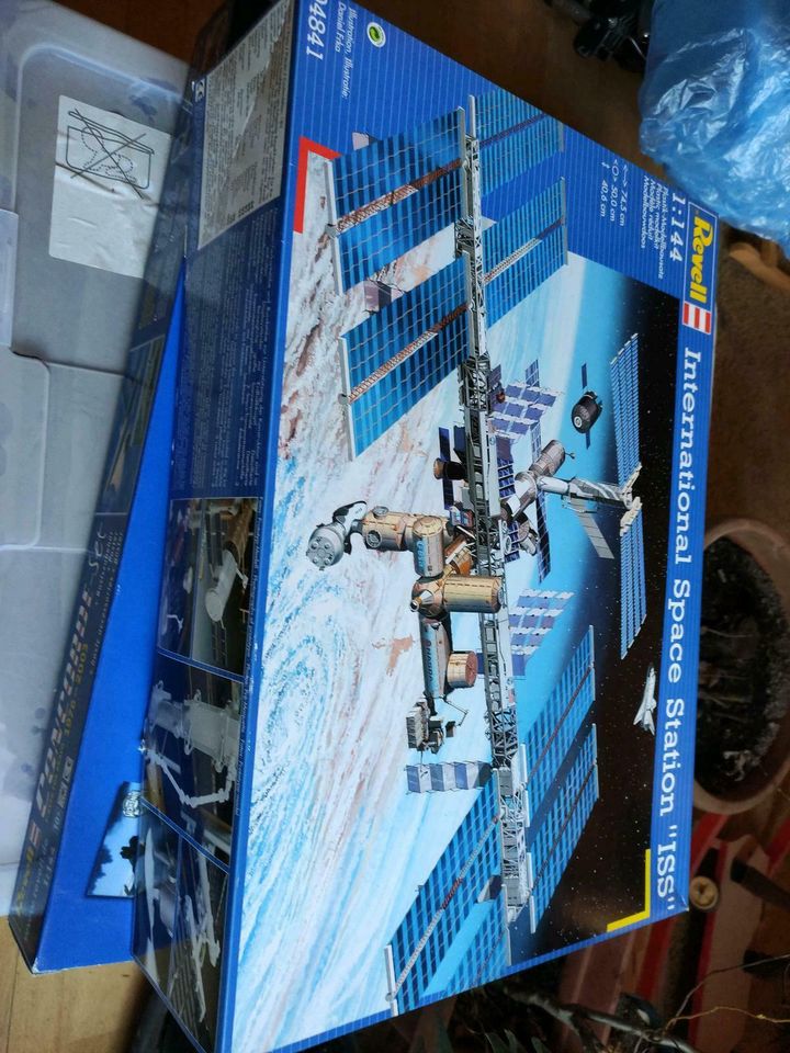 ISS International Space Station OVP Revell 1:144 04841 in Drei Gleichen