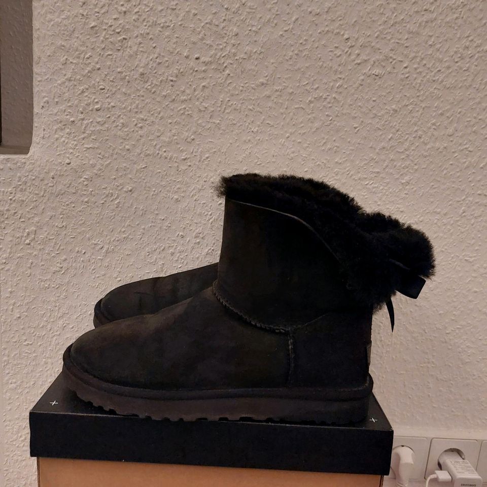 UGG Damen Winter Schuhe Grösse 39 schwarz NP249 in Berlin
