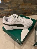 Neue Puma Sneaker gr 42 grün Hessen - Hanau Vorschau