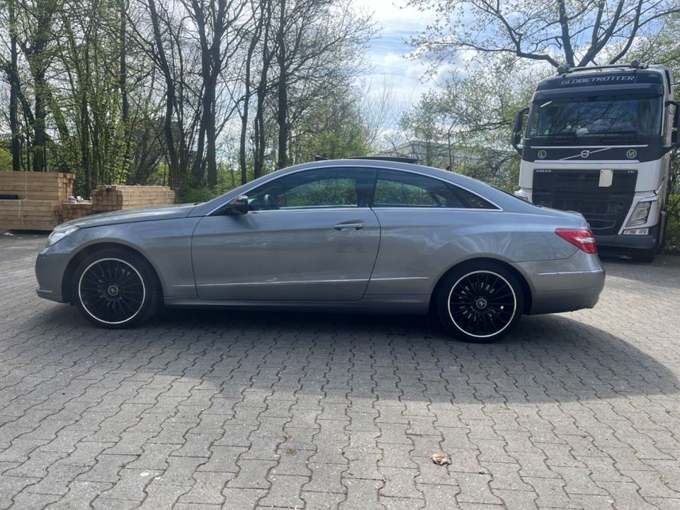 Mercedes-Benz Coupé E 350 CGI BlueEFFICIENCY ELEGANCE/Pano/ in Groß-Gerau