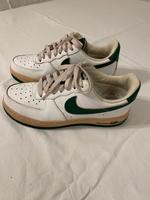 Air Nike, größe 36,5 US 6, weiß Berlin - Reinickendorf Vorschau