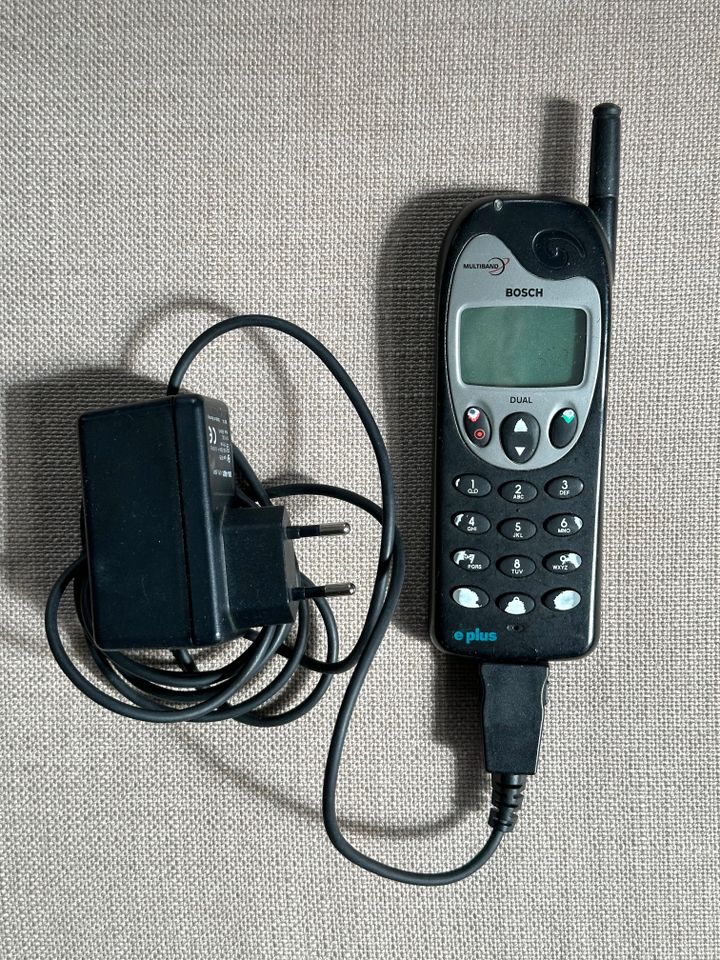 8 Retro Handys gebraucht Simlock Frei für Sammler und Bastler in Berlin