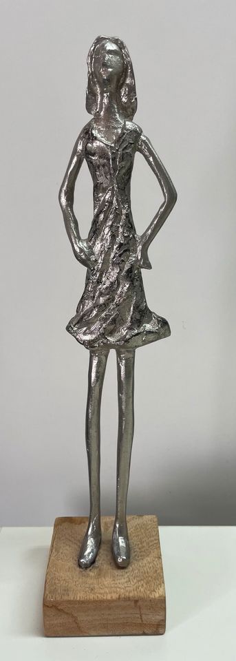 Holländer Figur ROSALIE LÄSSIG Aluminium-Holz silber in Nuthe-Urstromtal