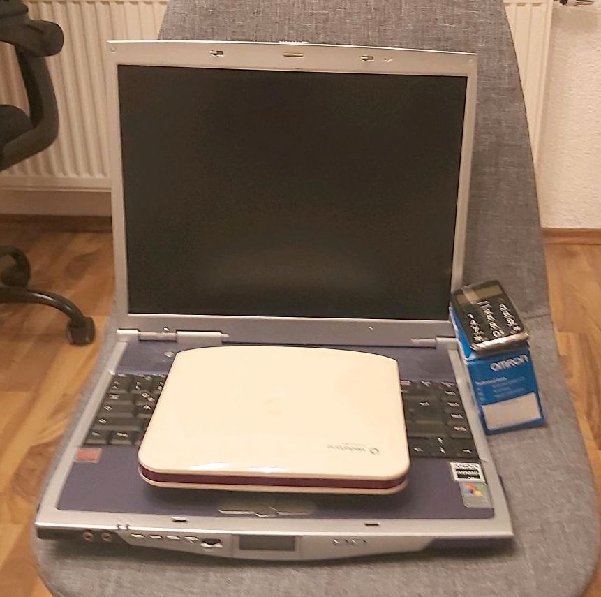Altes Mobilfunk Gerät + Alter Laptop + alter Router in Giengen an der Brenz