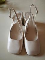 Zara Pumps Damenschuhe in weiss Gr. 38 Hochzeit Fest Frankfurt am Main - Bornheim Vorschau