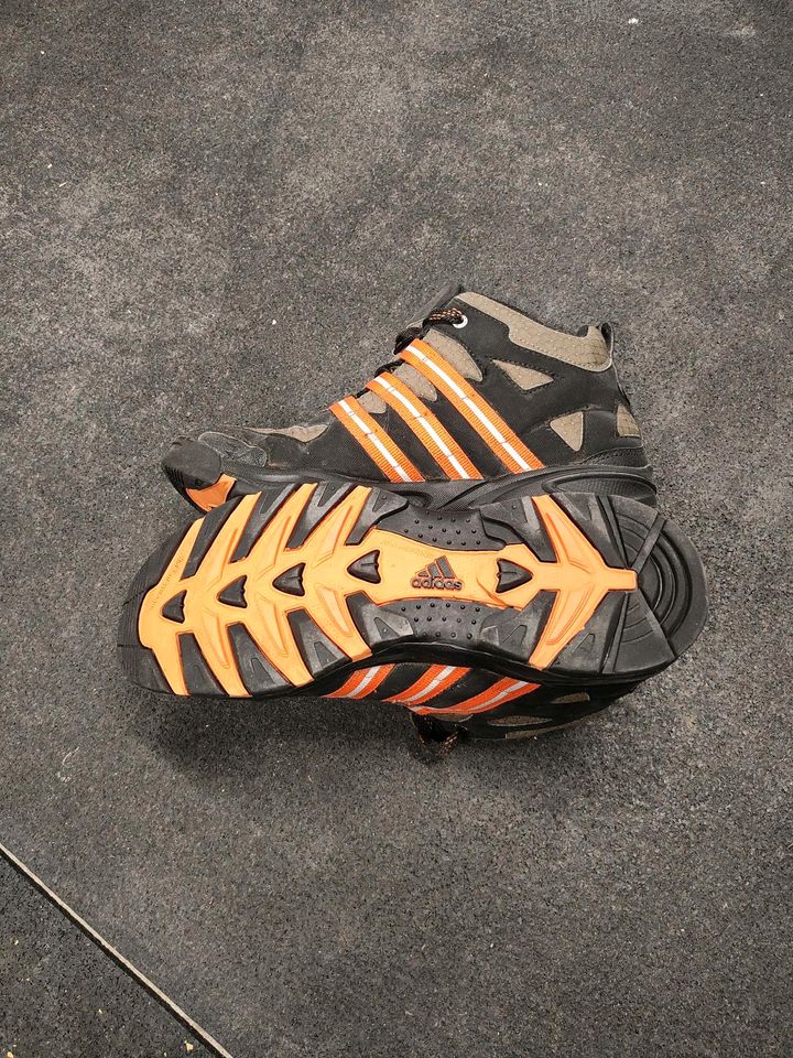 Adidas Stiefel Schuhe Gr.39 in Eppelborn