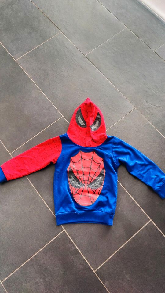 Spiderman Pullover Größe 104 in Moritzburg