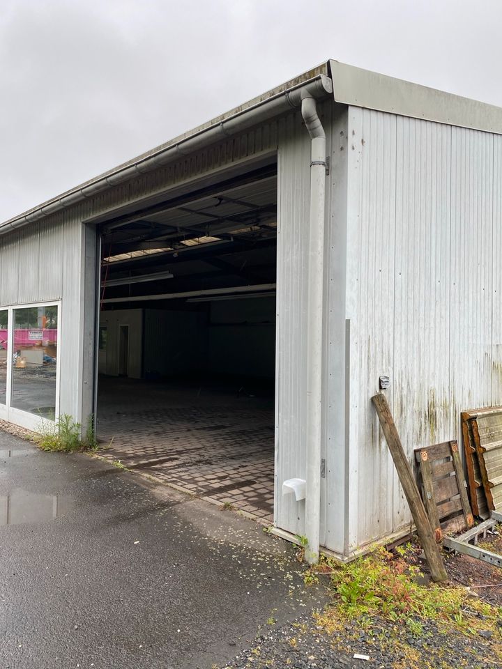 Stahlhalle Ausstellungshalle Lagerhalle Autohaus komplett in Poppenhausen