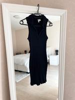 H&M Kleid Minikleid Polo Kragen Ärmellos Schwarz Gerippt S Eng Hessen - Schlitz Vorschau