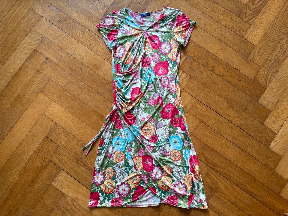 Fließendes Sommer-Kleid mit Blumendruck ca. Gr. 38 Fifilles Paris in Berlin