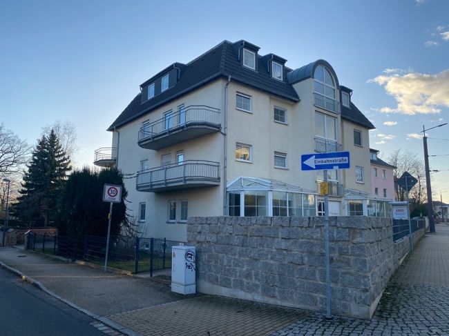 RE/MAX-Herrliche, lichtdurchflutete 2-Zimmerwohnung in Radebeul zu vermieten - Terrasse & Stellplatz in Radebeul