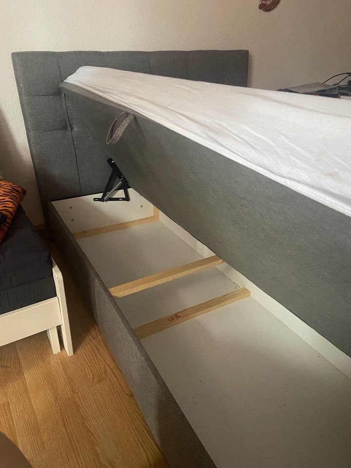 Boxspringbett mit zwei Bettkasten in Saarbrücken