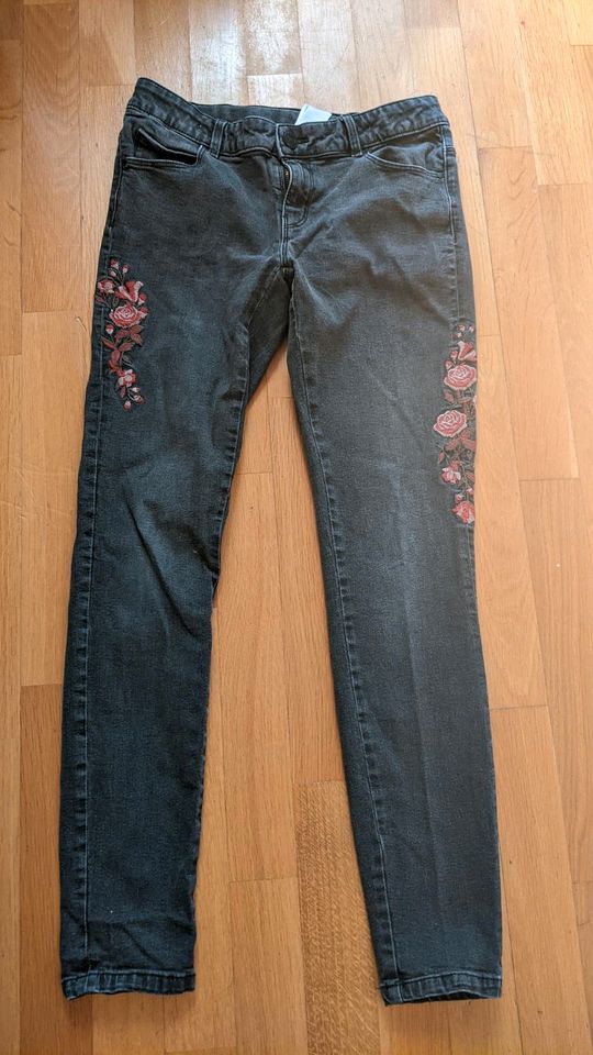 C&A Jeans Hose Teens Gr. 176 here+there schwarz Stickerei in Berlin