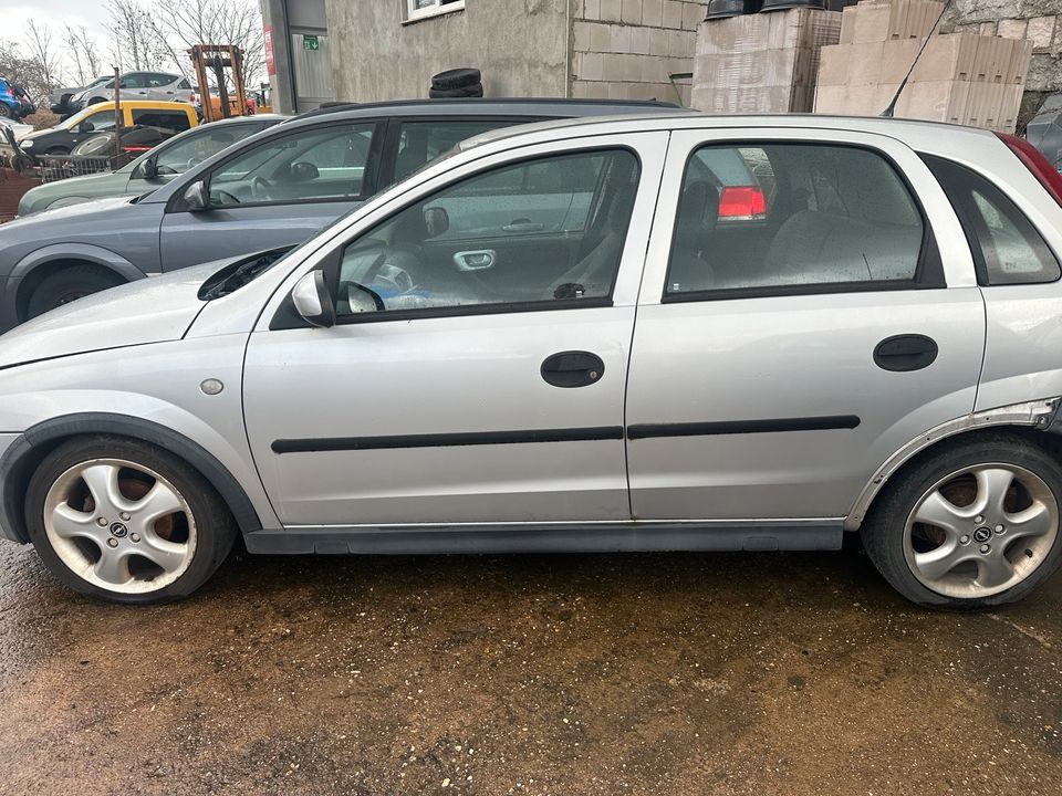 Opel Corsa c 4 Stück Schlachtfest 1 Automatik in Klostermansfeld