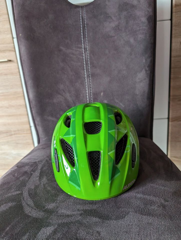 Fahrradhelm für Kinder von Alpina / Farbe Grün / Kopfum. 45-51 cm in Kerben