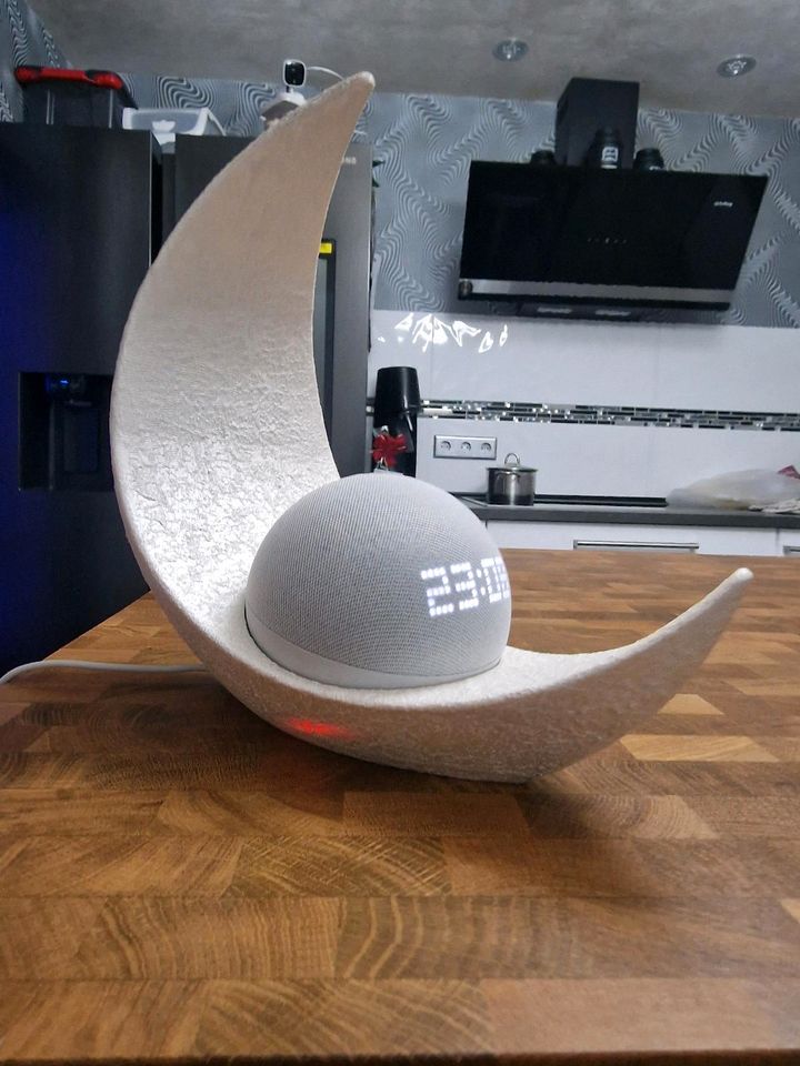 3D Druck Echo Dot 4 & 5 Mond Halterung Halter in Schwalbach