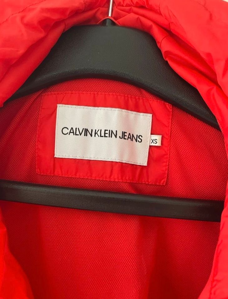 Calvin Klein Jeans Windjacke Gr XS in Kiel