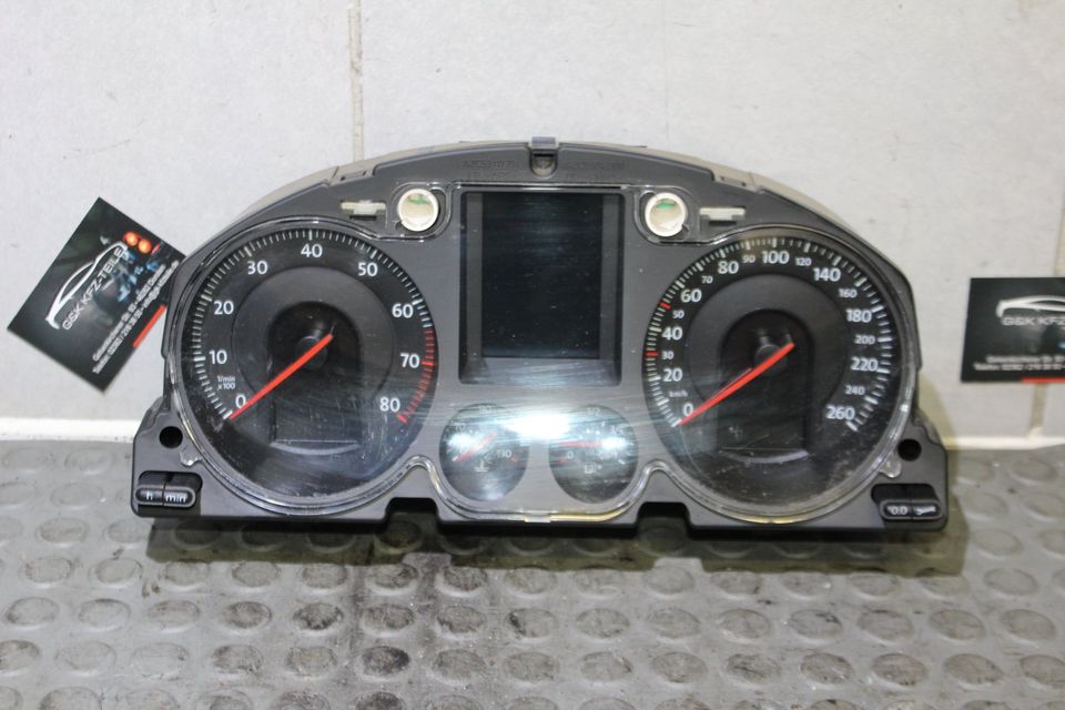 VW PASSAT 3C KOMBIINSTRUMENT TACHOMETER TACHO 3C0920870F in Dorsten