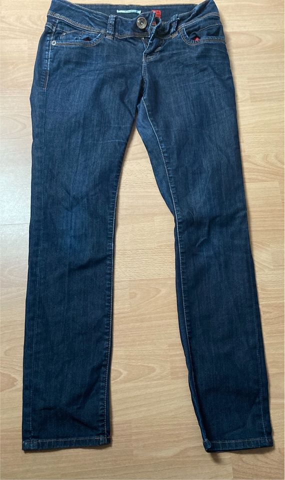 Jeans straight von QS by S.Oliver Gr 36 in Endingen