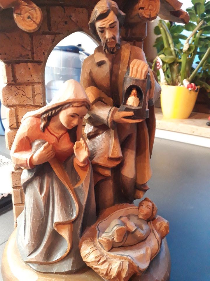 Geschnitzte Holzfigur Maria und Josef mit Jesuskind in Schlüsselfeld