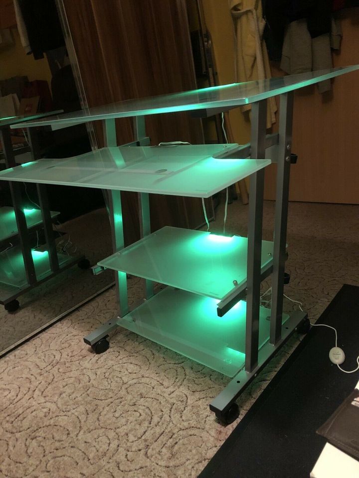 PC Computer Gaming Tisch mit LED aus Sicherheitsglas mit Rollen in Werder (Havel)