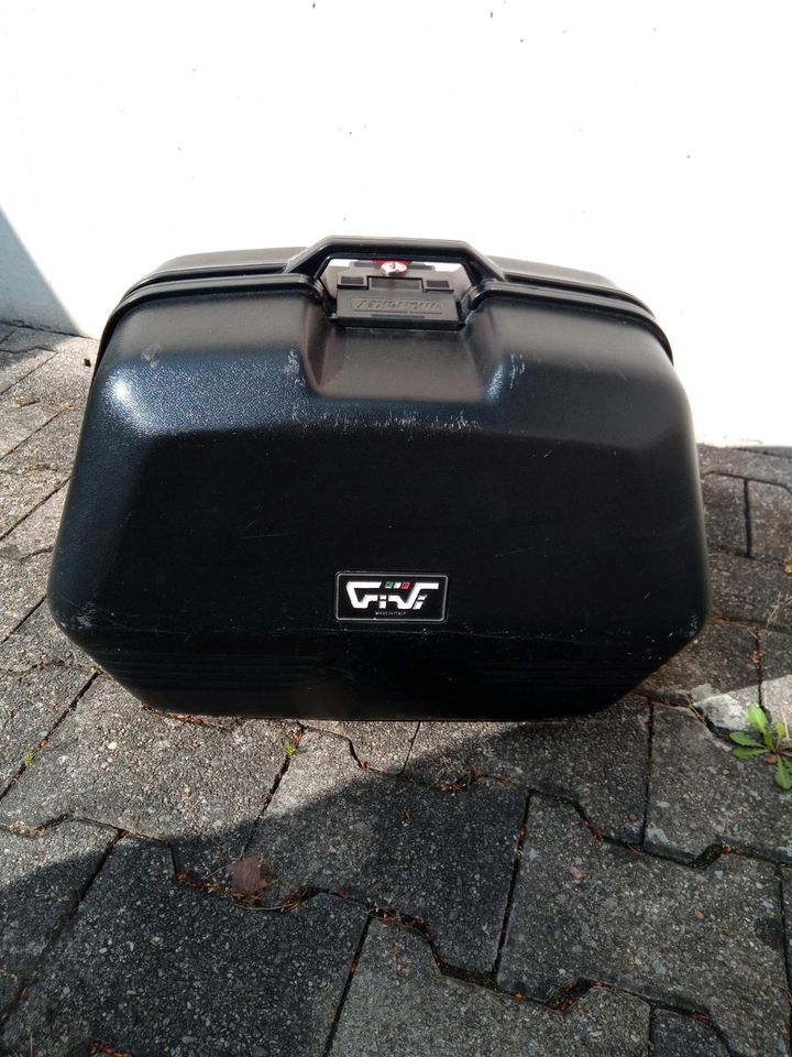 Topcase GIVI  inkl. Grundplatte. in Nürtingen