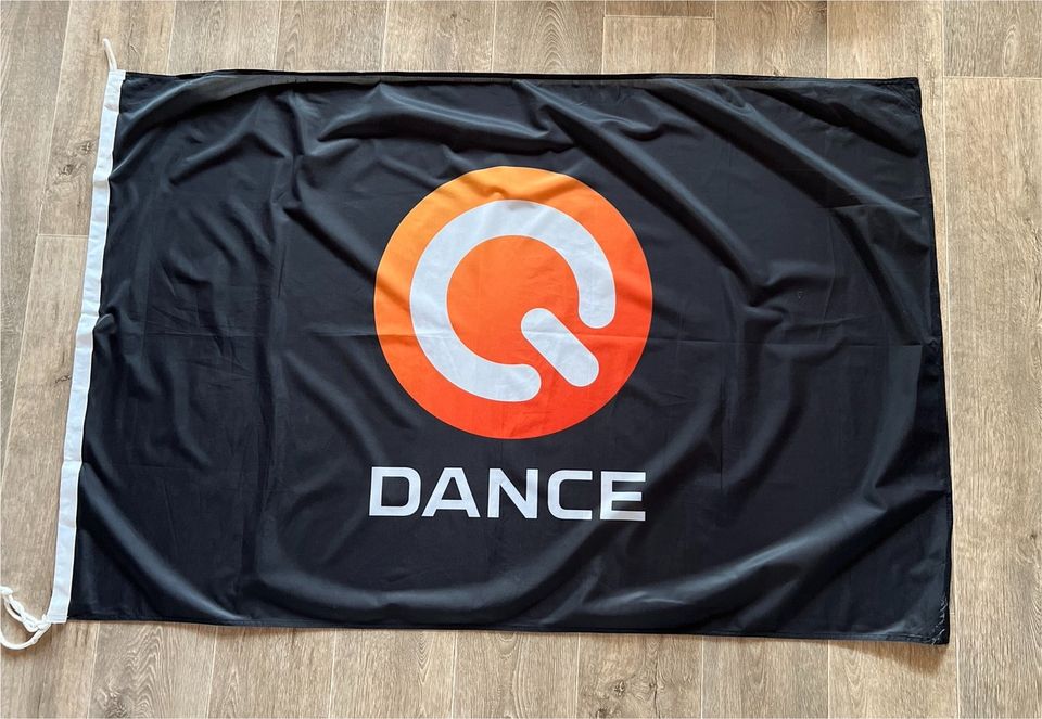 Q-Dance Flagge Hardsytle in Giengen an der Brenz