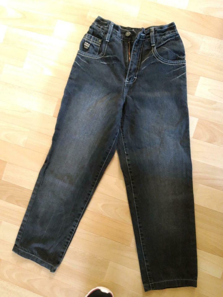 Gr.146  Jungen -Jeans sehr fetzig in Uhingen