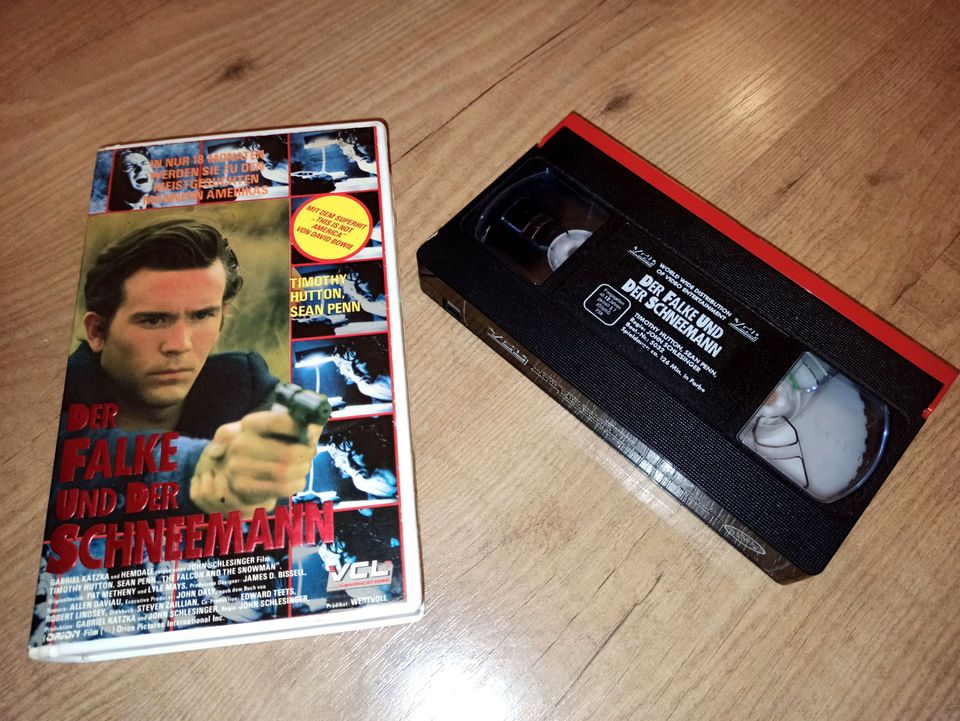 VHS Video: Der Falke und der Schneemann (VCL Hartbox mit Prägung) in Berlin