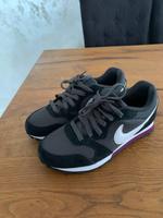 Neue Damen Nike Schuhe Turnschuhe Laufschuhe Sportschuhe Gr.37,5 Berlin - Hellersdorf Vorschau