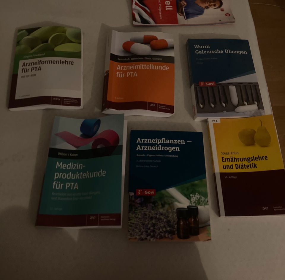 Neue PTA Lehrbücher im Set in Pinneberg