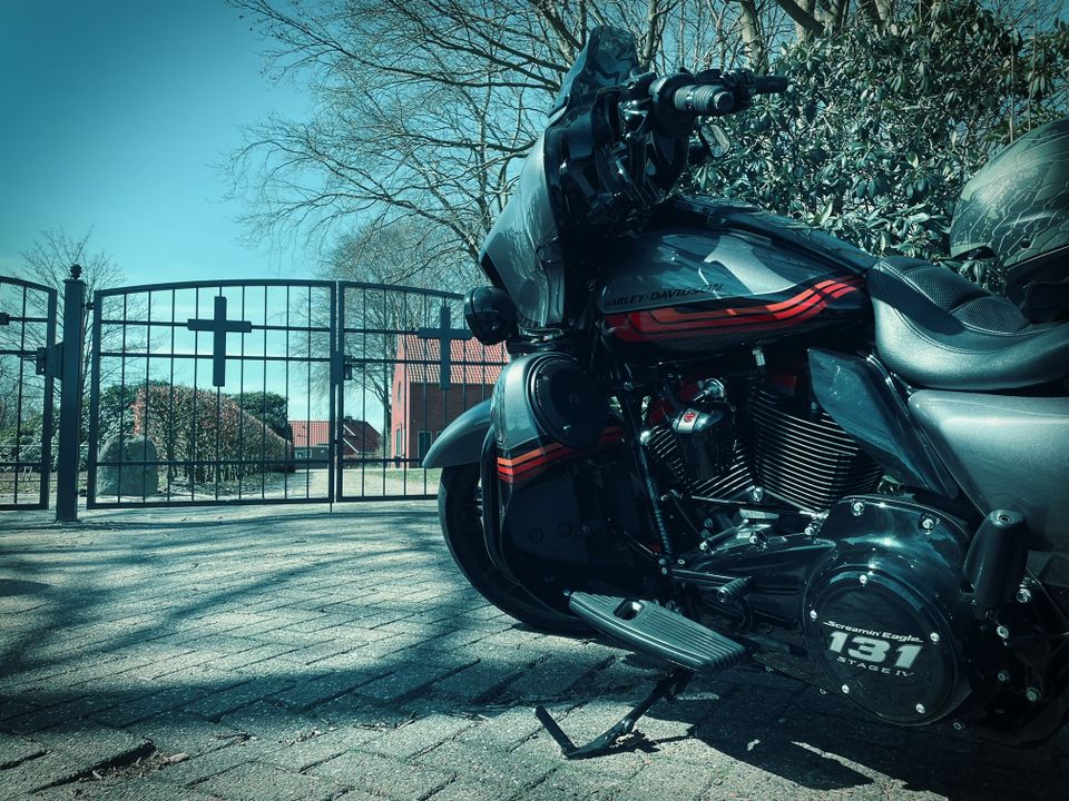 Harley Streetglide CVO 1 Hand Reifen Tüv Neu 1 Jahr Garantie in Apen