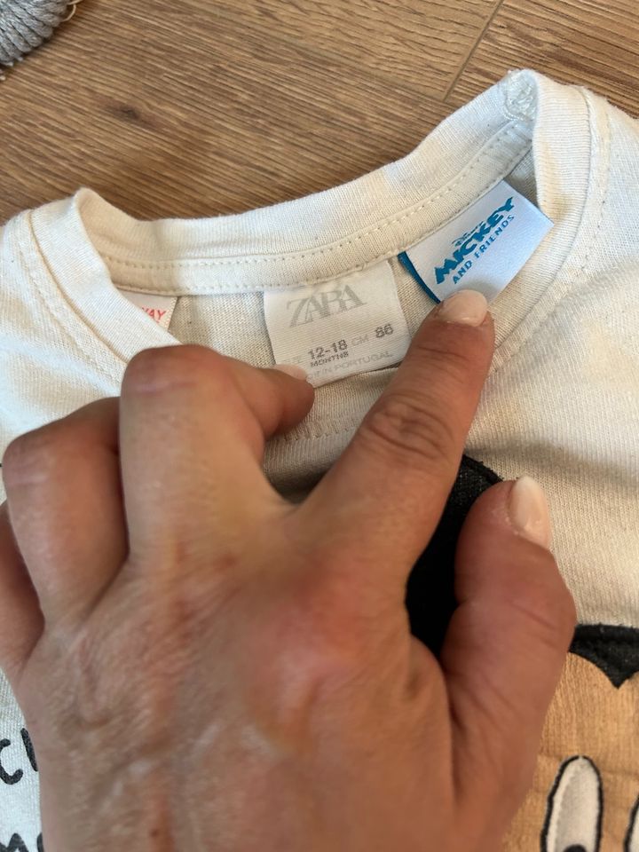 Zara Langarmshirt beige Gr. 86 in Küps