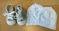 Set Babyschuhe Gr. 12/18 M und 2 Mützen Neu Nordrhein-Westfalen - Titz Vorschau