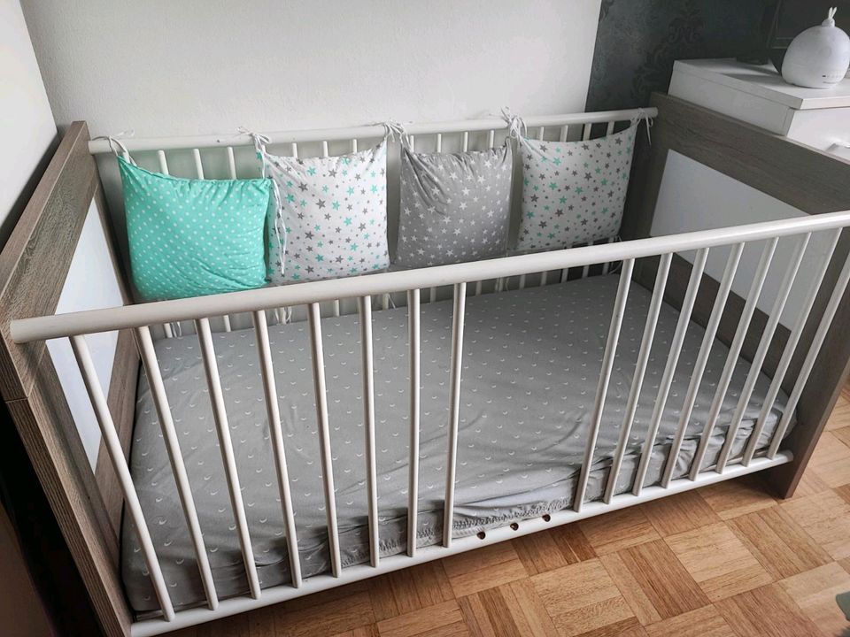 Kinderbett 70x140 cm braun weiß, gut erhalten in Schwabhausen