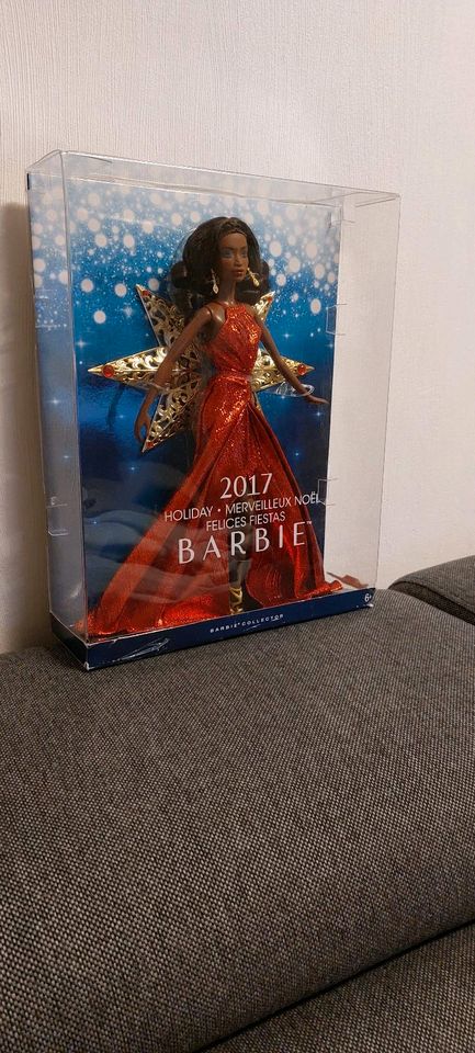 Barbie Sammlerstück Holiday Merveilleux Noel felices fiestas in Mainaschaff