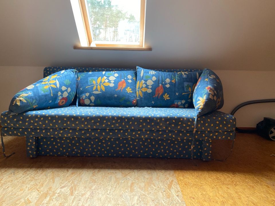 Sofa mit Schlaffunktion zu verschenken in Dannenberg (Elbe)