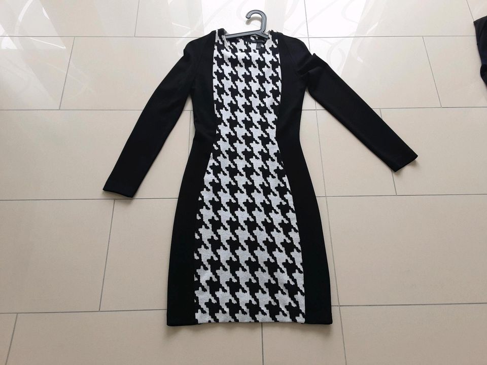 Kleid gr S  in schwarz  mit Muster  in super Zustand in Bielefeld