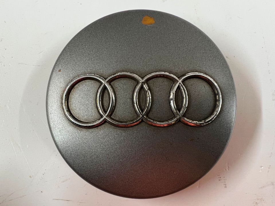 4x Audi Nabendeckel Alufelgen, original, Nabenkappen, 8D0601170 in Chieming