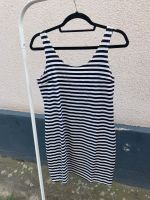 Kleid minikleid gestreift schwarz weiß H&M divided bodycon 38/40 Frankfurt am Main - Nieder-Eschbach Vorschau