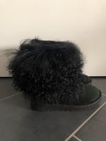 Original Ugg schwarz mit Lammfell Größe 37 Hessen - Obertshausen Vorschau