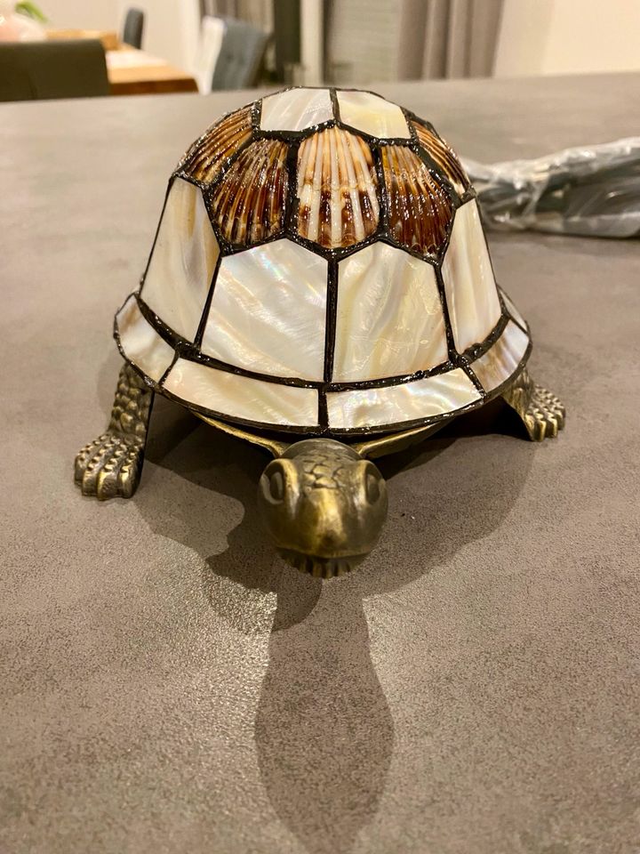 Schildkrötenlampe aus Messing und Perlmutt Neu! in Detmold