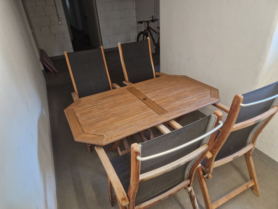 Tisch + 4 Stühle für Balkon  / Terrasse / Garten in Rastatt