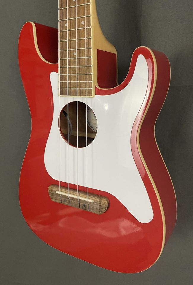 FENDER FULLERTON STRAT UKE UKULELE FIESTA RED, NEU in Duisburg