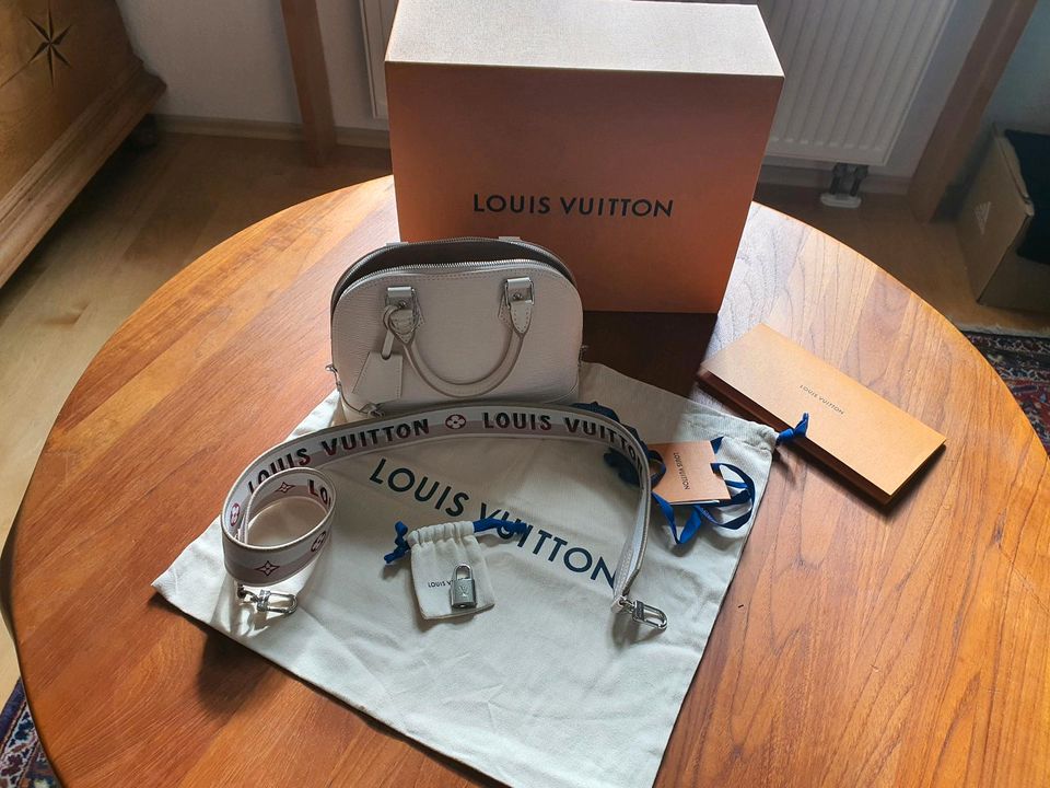 Louis Vuitton Alma BB EPI Quarz mit Band Ultimate MNG beige in