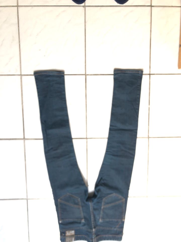 Jeans von C&A Gr.152 in Oerlinghausen