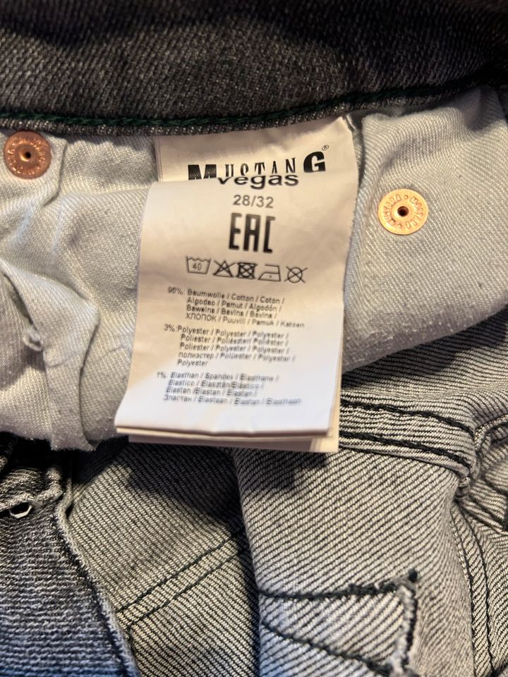 Mustang Jeans grau Gr. 28/32 in Wuppertal