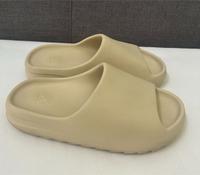 Adidas Yeezy Slide Größe 44.5 Bone Schleswig-Holstein - Kellinghusen Vorschau