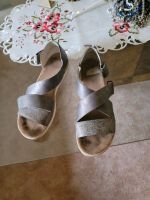 Sandalen Rieker Gr.40 beige Hessen - Schöffengrund Vorschau