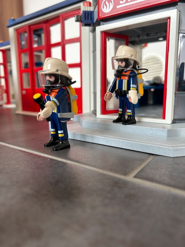 Playmobil Feuerwehrstation Feuerwache Feuerwehr Leiterwagen in Rietberg